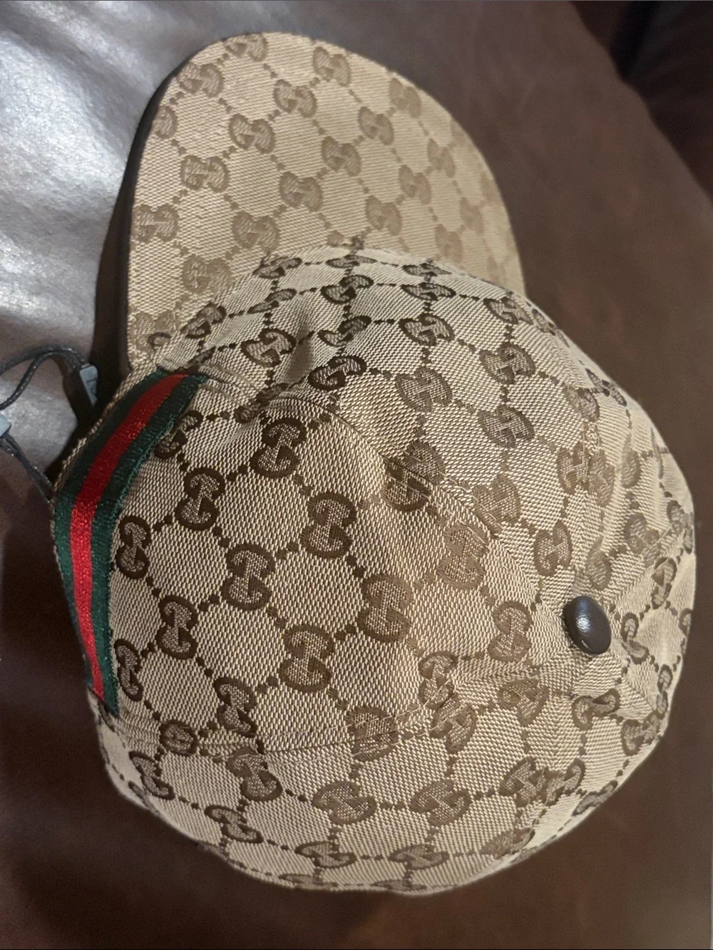 Gucci **unisex equally
